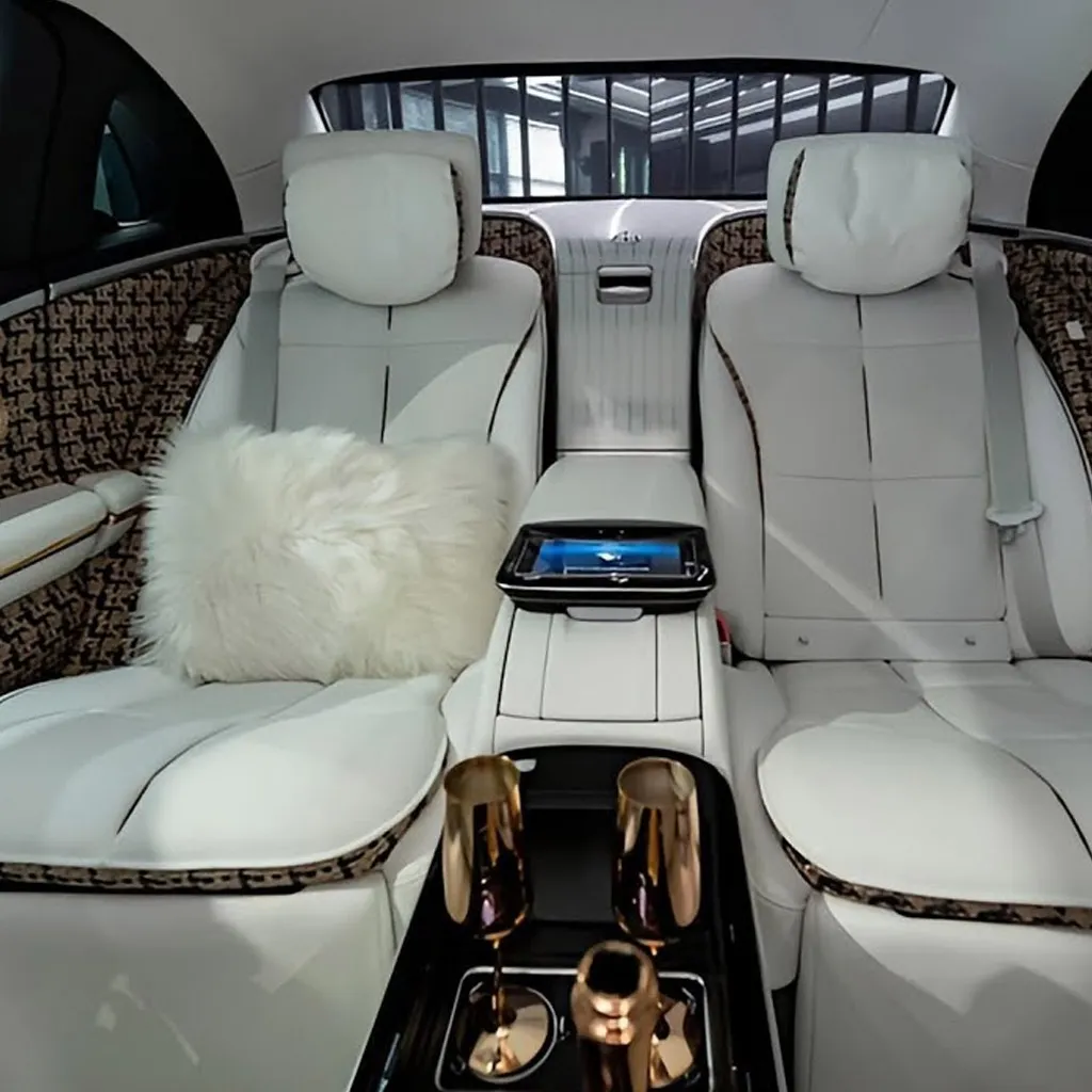 Black [1 OF 150] Maybach Haute Voiture, photo 4 for black car service