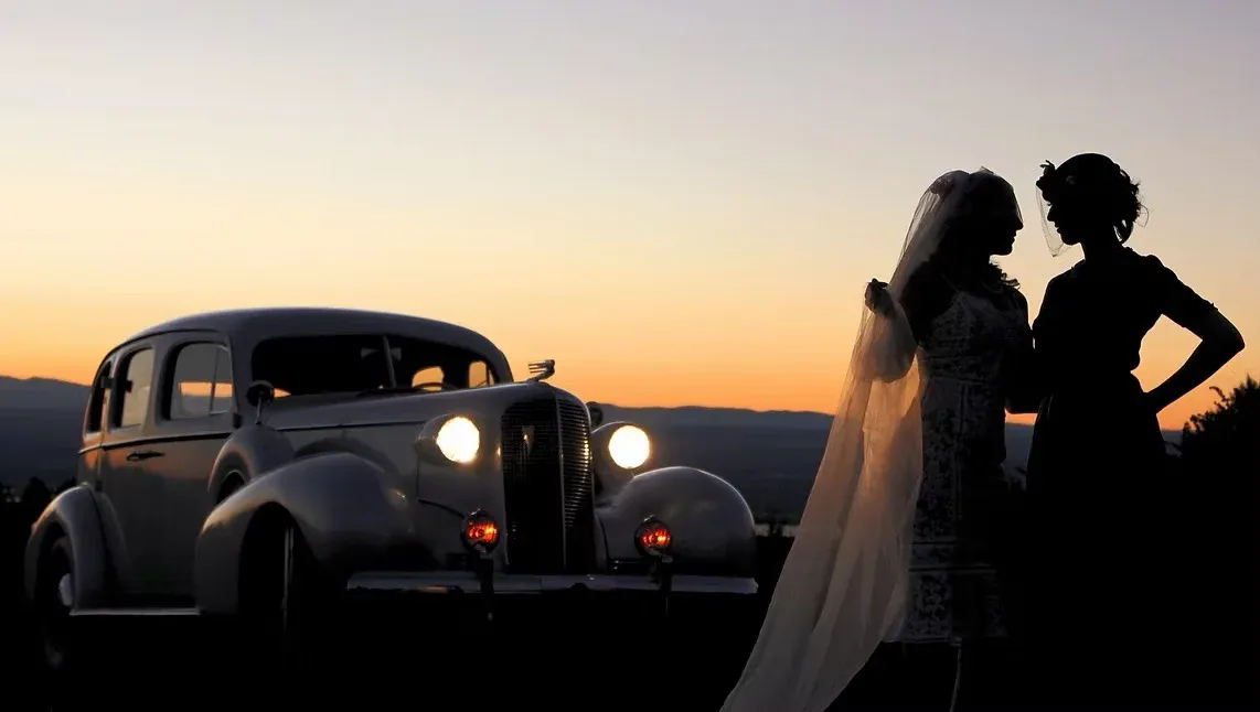 White 1937 Cadillac Fleetwood Series 70, photo 2 for classic car rental in Fresno, CA