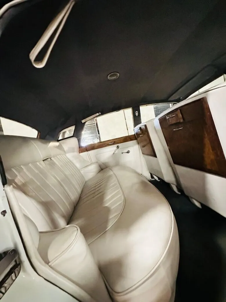 1959 Rolls-Royce Silver Cloud interior, photo 11 for wedding car rental in North Attleboro, MA