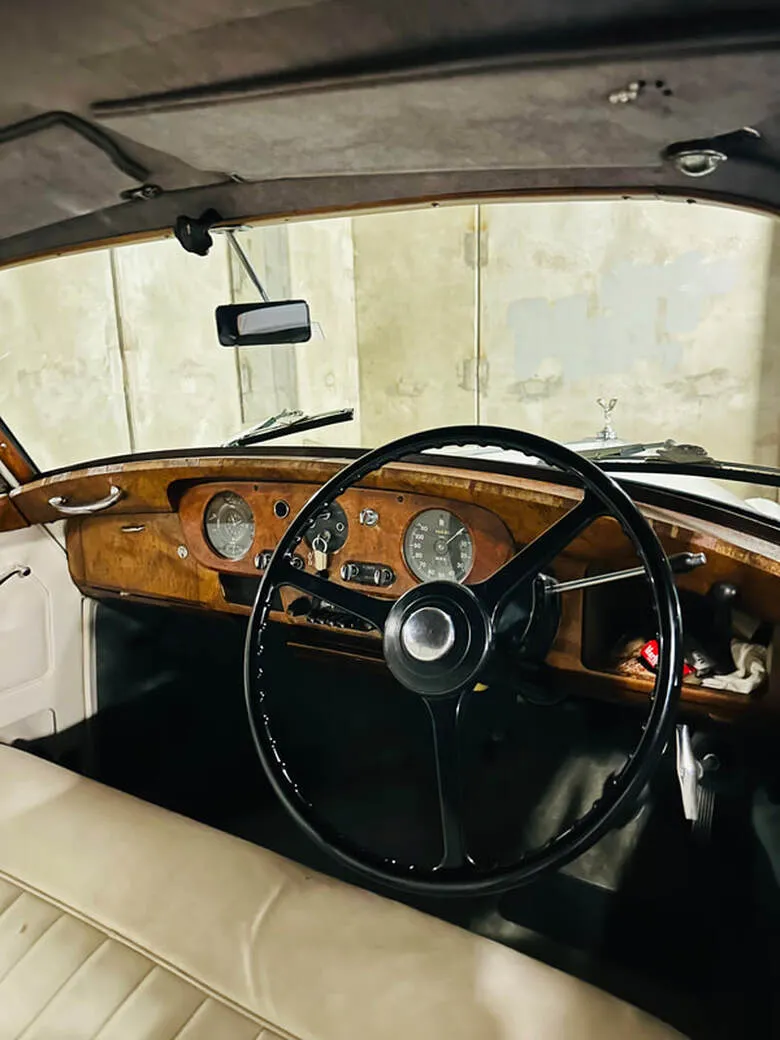 1959 Rolls-Royce Silver Cloud interior, photo 9 for wedding car rental in North Attleboro, MA