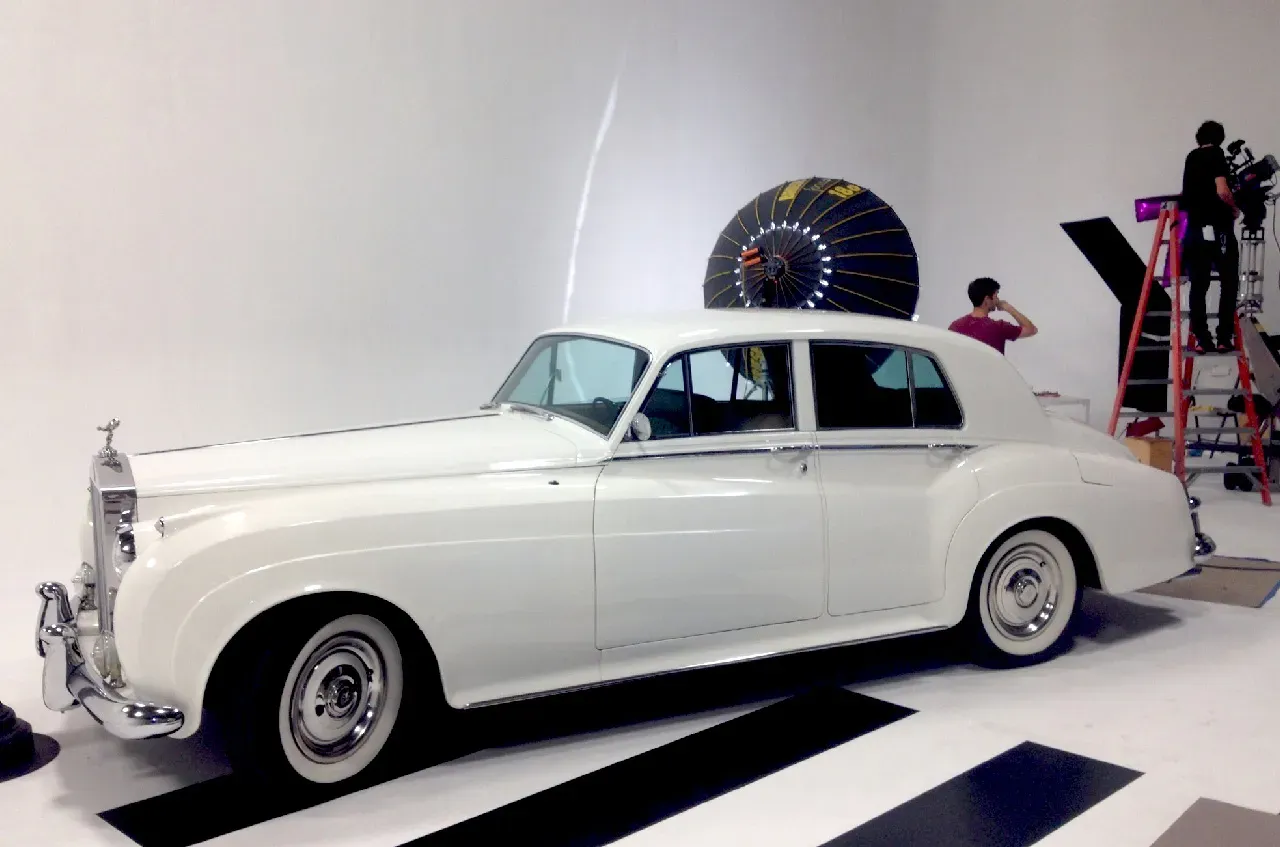 White 1960 Rolls-Royce Silver Cloud II exterior, photo 4 for wedding car rental in Los Angeles County, CA White 1960 Rolls-Royce Silver Cloud II exterior, photo 4 for wedding car rental in Los Angeles County, CA