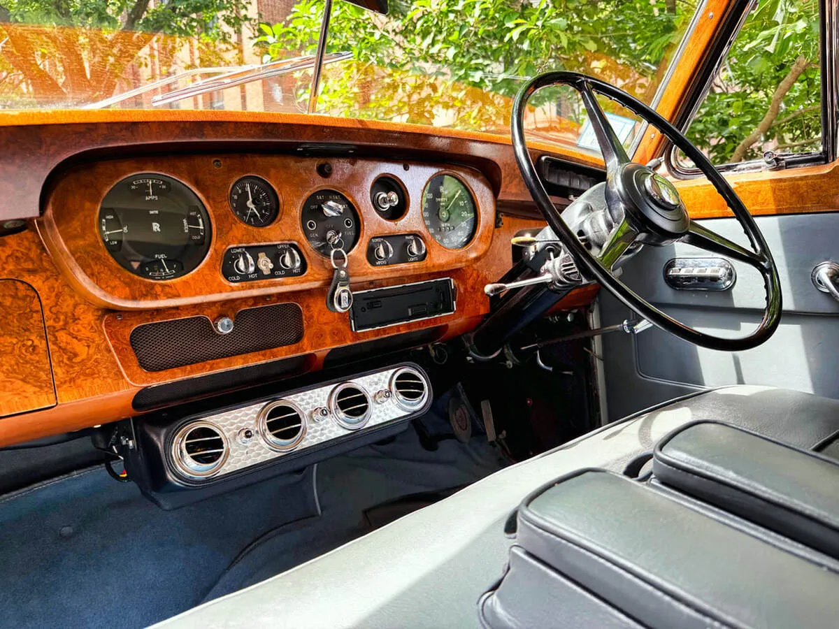 1961 Rolls-Royce Silver Cloud interior, photo 8 for wedding car rental in East Freetown, MA 1961 Rolls-Royce Silver Cloud interior, photo 8 for wedding car rental in East Freetown, MA