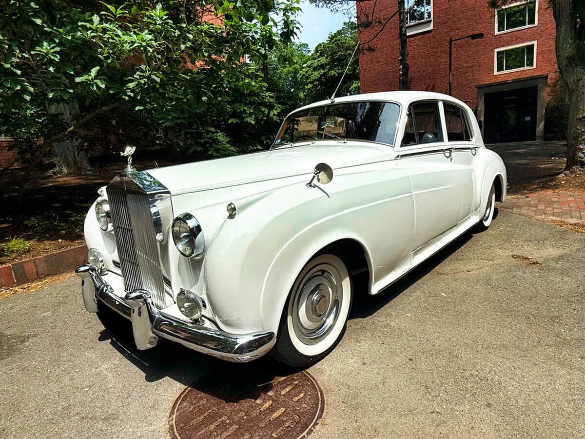 1961 Rolls-Royce Silver Cloud exterior, photo 4 for wedding car rental 1961 Rolls-Royce Silver Cloud exterior, photo 4 for wedding car rental