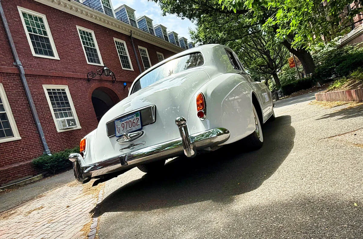 1961 Rolls-Royce Silver Cloud exterior, photo 5 for wedding car rental 1961 Rolls-Royce Silver Cloud exterior, photo 5 for wedding car rental