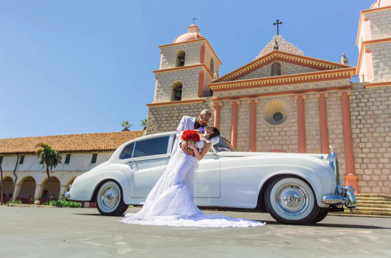 White 1962 Rolls-Royce Silver Cloud II LWB exterior, photo 6 for wedding car rental in Tarzana, CA White 1962 Rolls-Royce Silver Cloud II LWB exterior, photo 6 for wedding car rental in Tarzana, CA