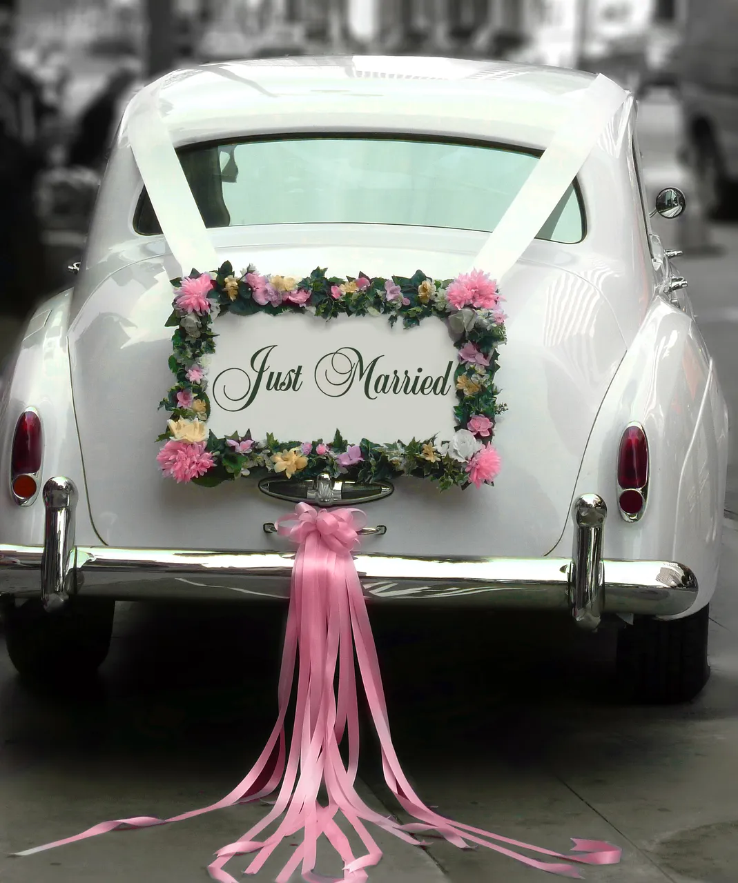 White 1962 Rolls-Royce Silver Cloud II LWB exterior, photo 9 for wedding car rental in Tarzana, CA White 1962 Rolls-Royce Silver Cloud II LWB exterior, photo 9 for wedding car rental in Tarzana, CA
