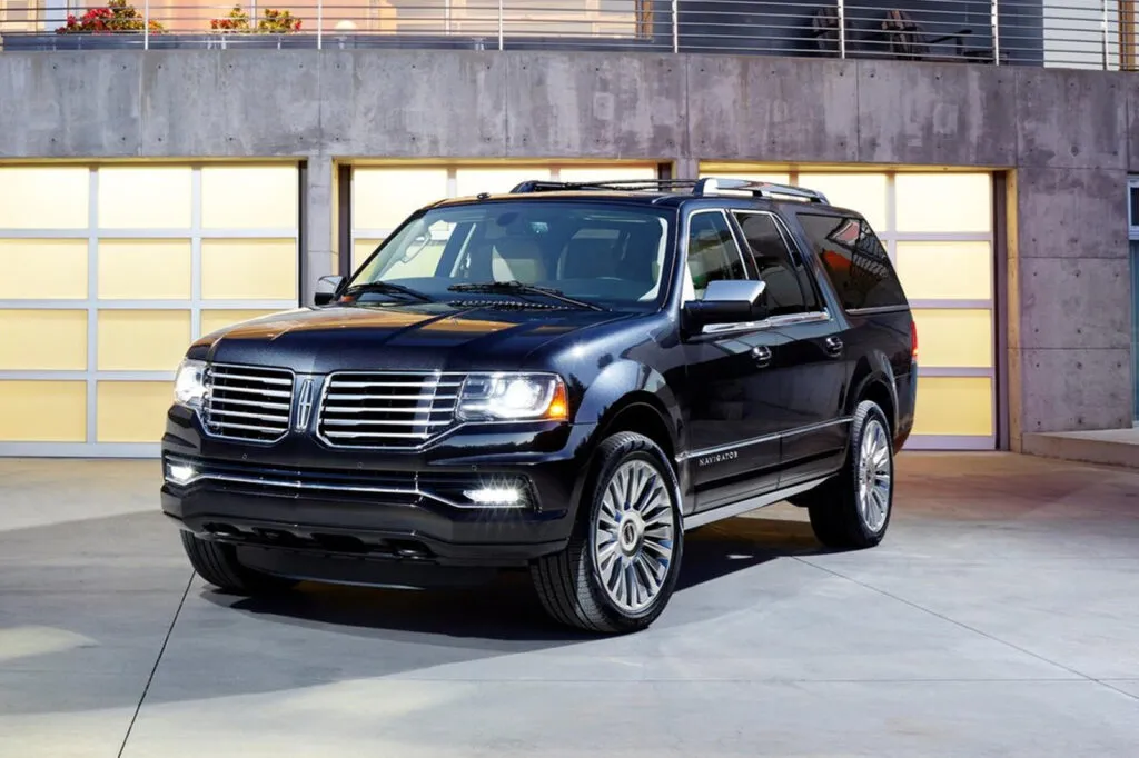 2017 Lincoln Navigator SUV for airport transfers in New Mexico