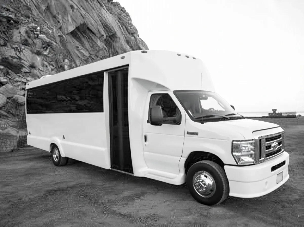 2019 22 Passenger Luxury White Limousine Bus for party bus rental 2019 22 Passenger Luxury White Limousine Bus for party bus rental
