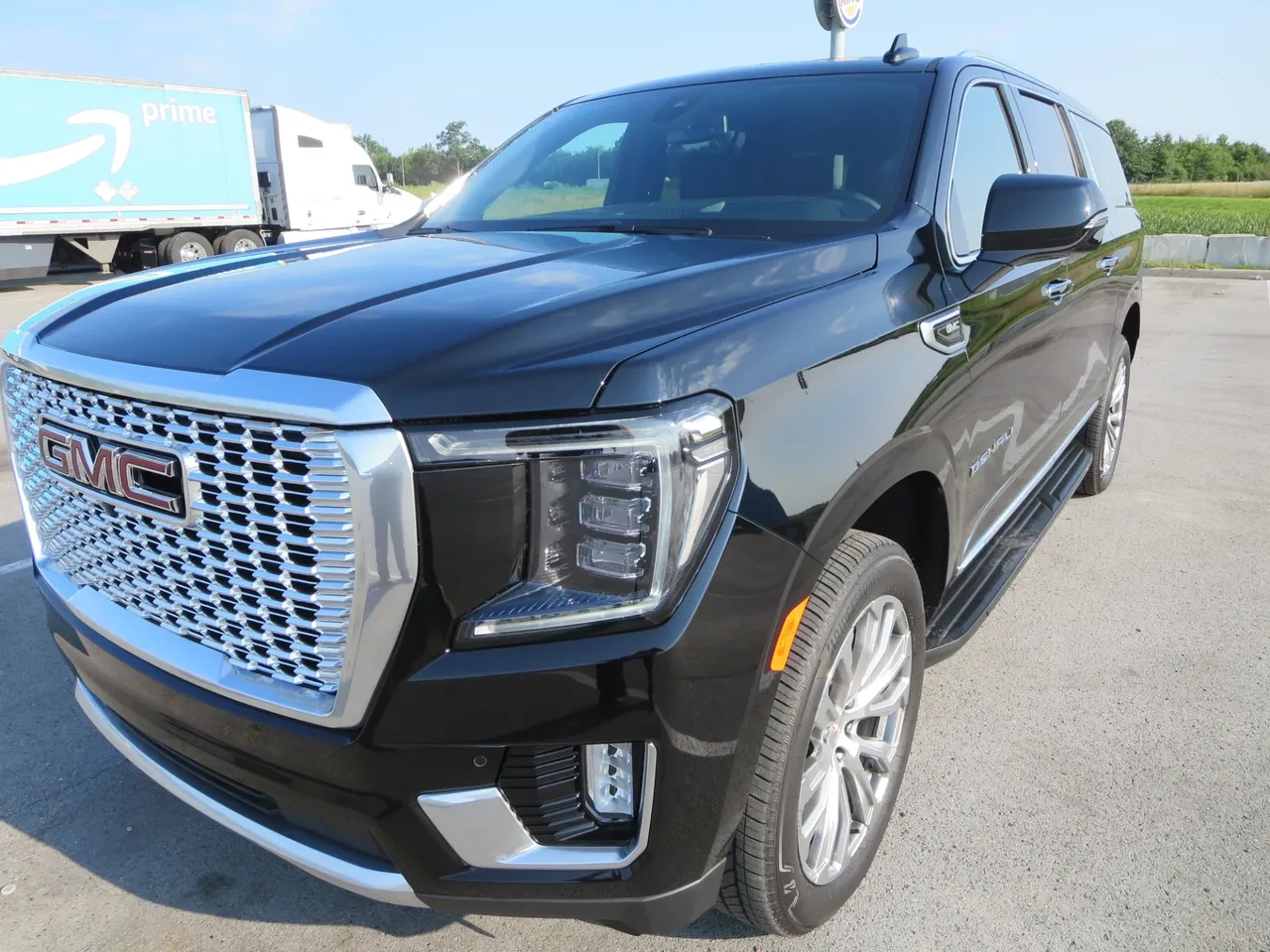 Black 2021 GMC Yukon Denali, photo 2 for airport transfers