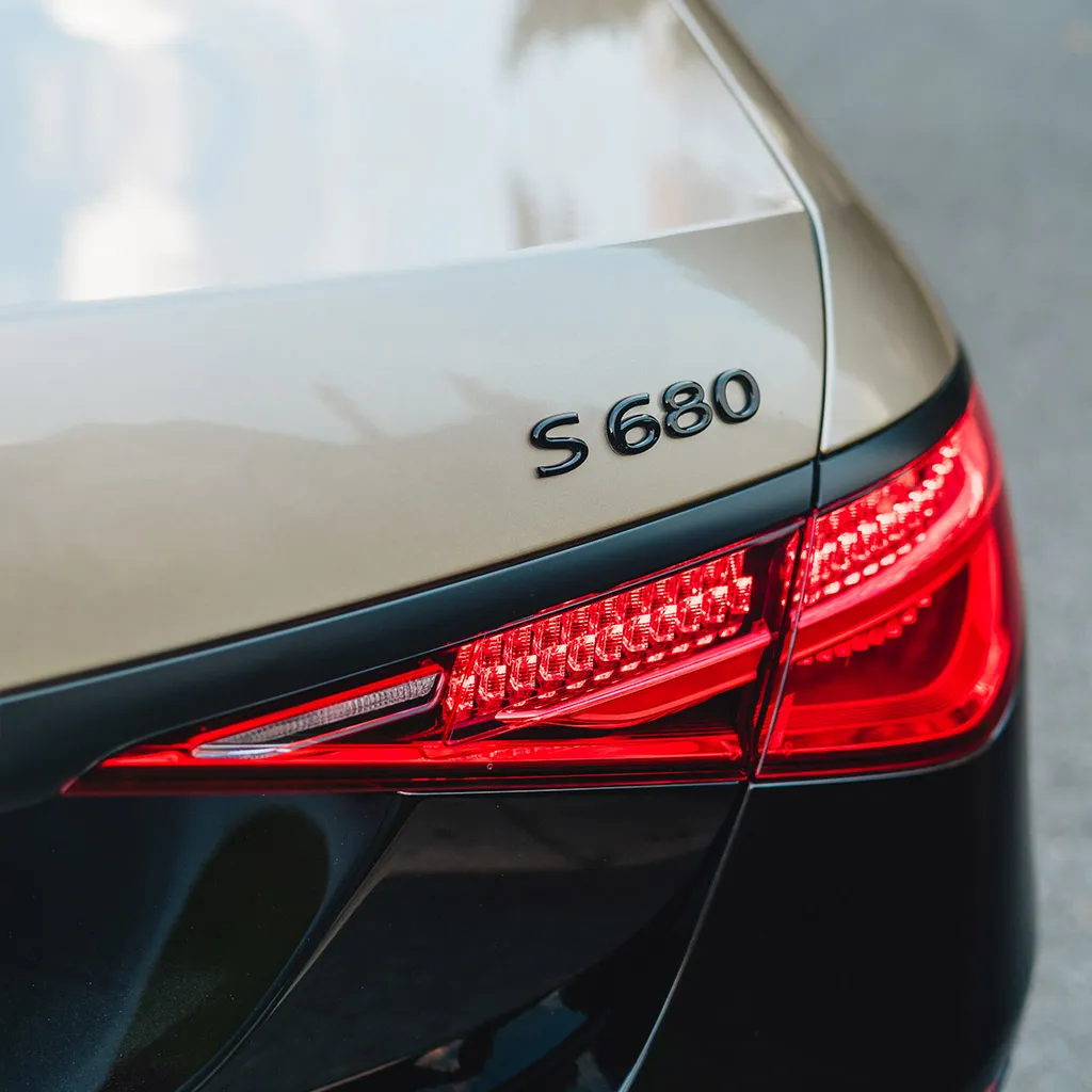 Black 2023 Gold Mercedes-Maybach S680 Manufaktur Edition, photo 8 for luxury car rental in Rockville, MD