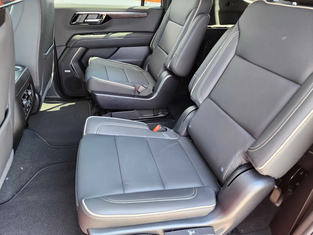 2025 Chevrolet Suburban LT Diesel interior with captain's chairs, photo 6 for winery tour transport in Riverside County, CA 2025 Chevrolet Suburban LT Diesel interior with captain's chairs, photo 6 for winery tour transport in Riverside County, CA