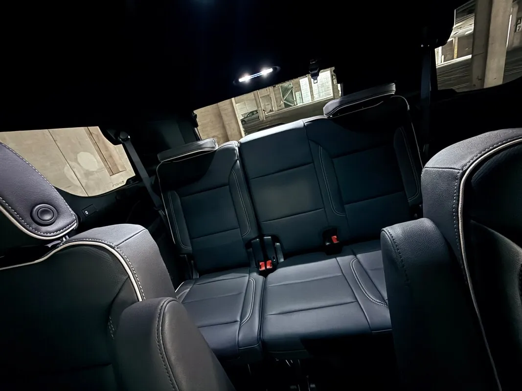 2025 GMC Denali interior, photo 10 for mercedes V-Class rental in Norfolk County, MA 2025 GMC Denali interior, photo 10 for mercedes V-Class rental in Norfolk County, MA