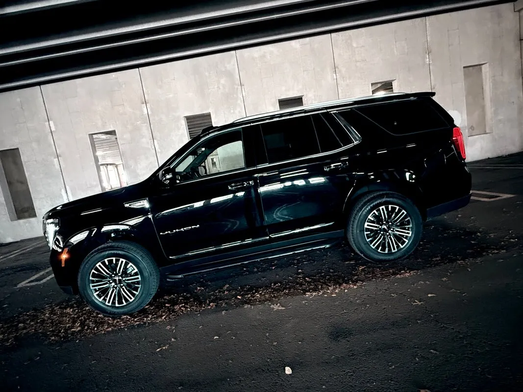 Black 2025 GMC Denali exterior, photo 3 for airport transfers Black 2025 GMC Denali exterior, photo 3 for airport transfers