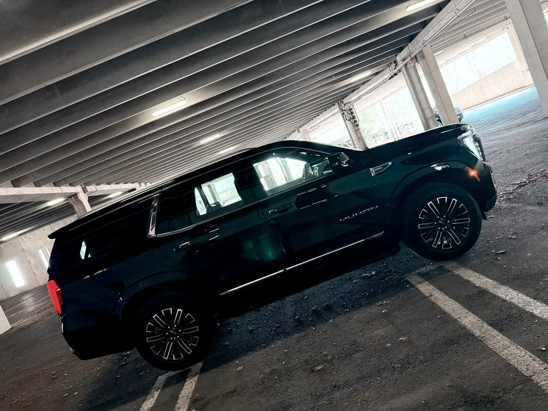 Black 2025 GMC Denali exterior, photo 5 for airport transfers Black 2025 GMC Denali exterior, photo 5 for airport transfers