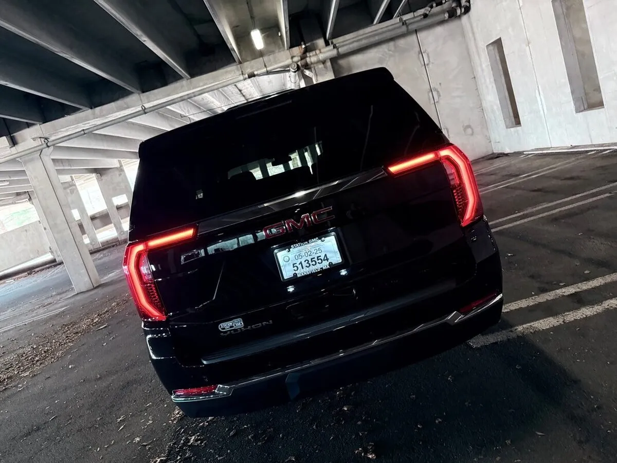 Black 2025 GMC Denali exterior, photo 6 for airport transfers Black 2025 GMC Denali exterior, photo 6 for airport transfers