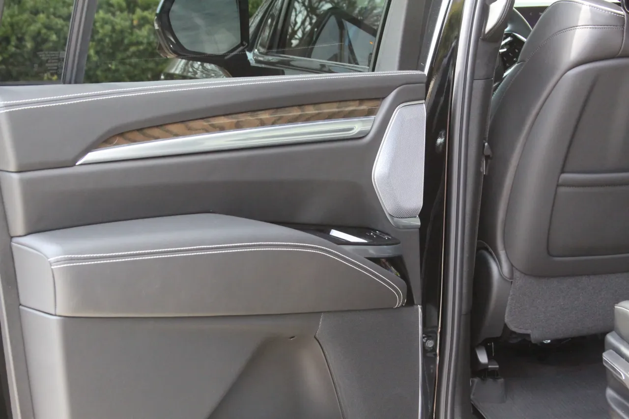 2026 Cadillac Escalade, photo 5 for airport transfers 2026 Cadillac Escalade, photo 5 for airport transfers