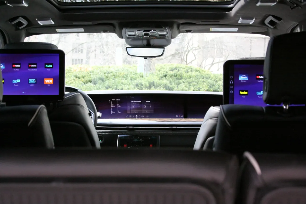 2026 Cadillac Escalade, photo 6 for airport transfers 2026 Cadillac Escalade, photo 6 for airport transfers