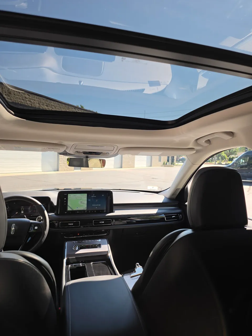 Black 2026 Lincoln Aviator, photo 5 for airport transfers Black 2026 Lincoln Aviator, photo 5 for airport transfers