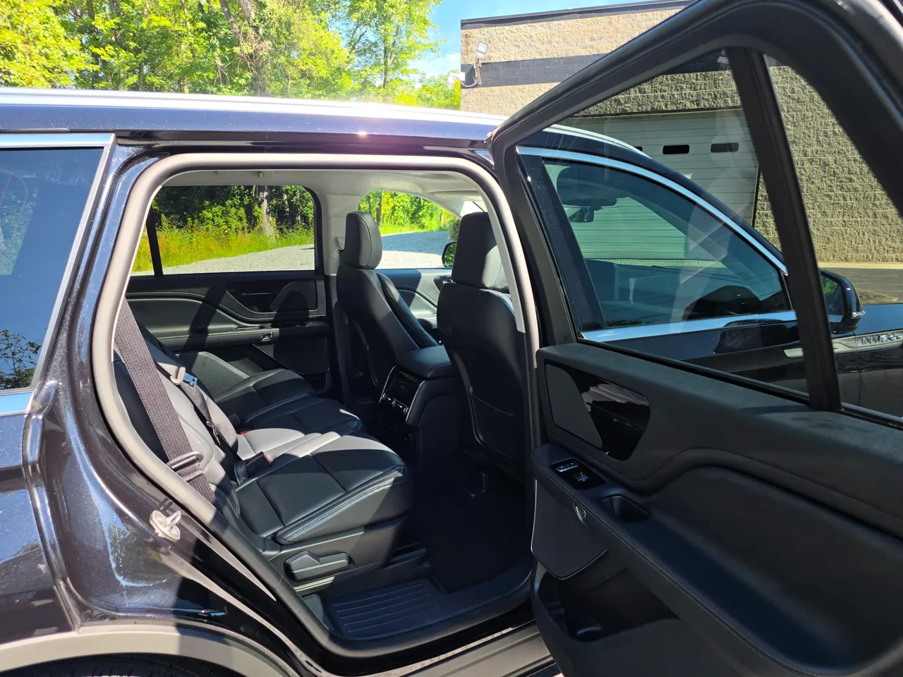 Black 2026 Lincoln Aviator, photo 3 for airport transfers Black 2026 Lincoln Aviator, photo 3 for airport transfers