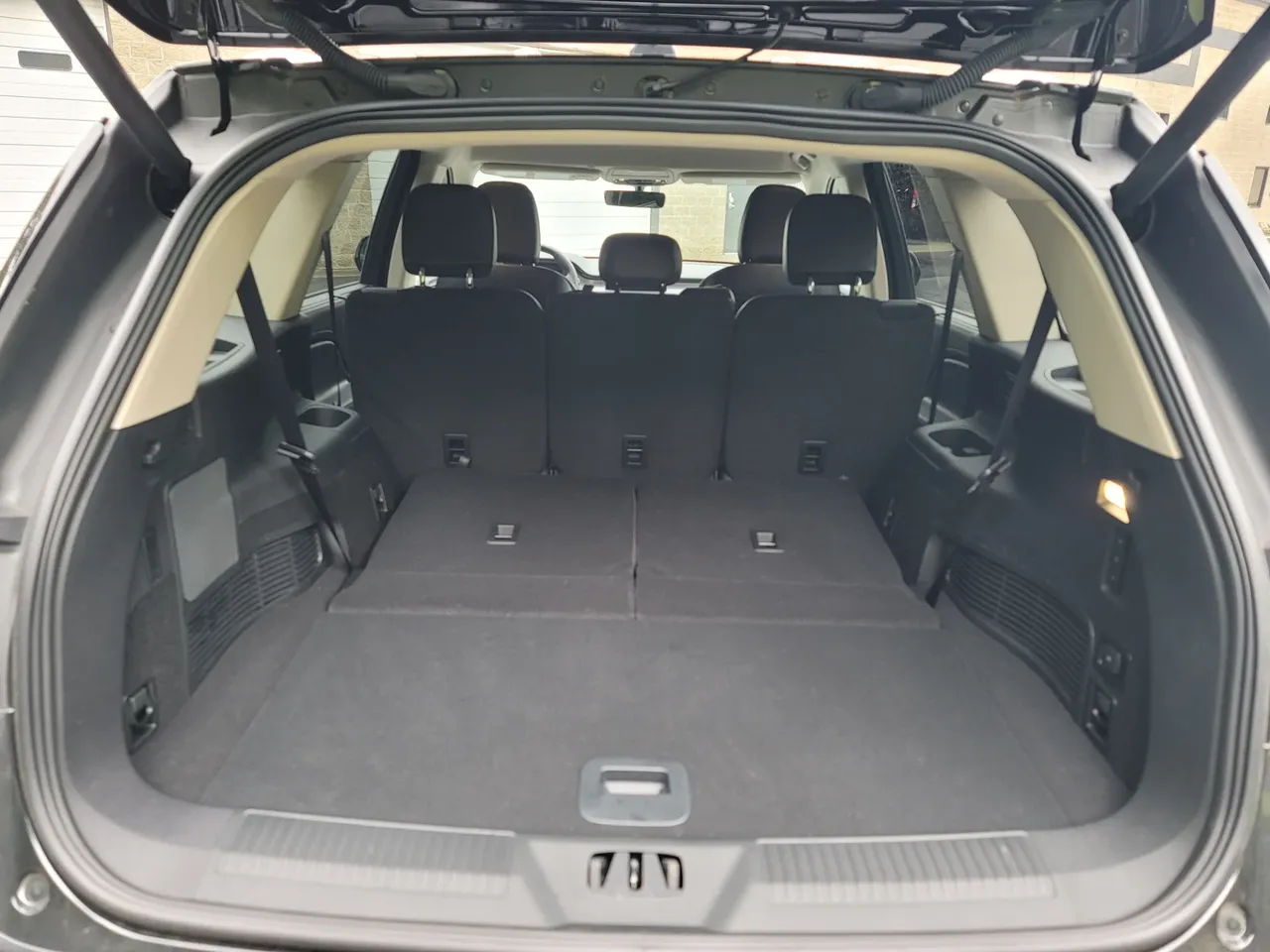 Black 2026 Lincoln Aviator, photo 4 for airport transfers Black 2026 Lincoln Aviator, photo 4 for airport transfers