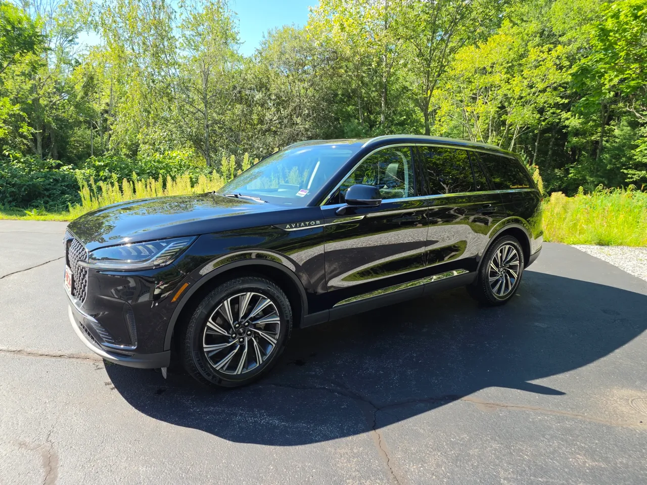 Black 2026 Lincoln Aviator, photo 2 for airport transfers Black 2026 Lincoln Aviator, photo 2 for airport transfers