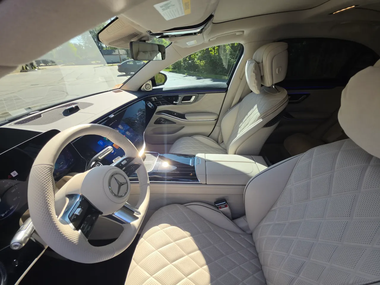 Black 2027 Mercedes-Benz S580 4 Passenger Sedan, photo 4 for sedan rental