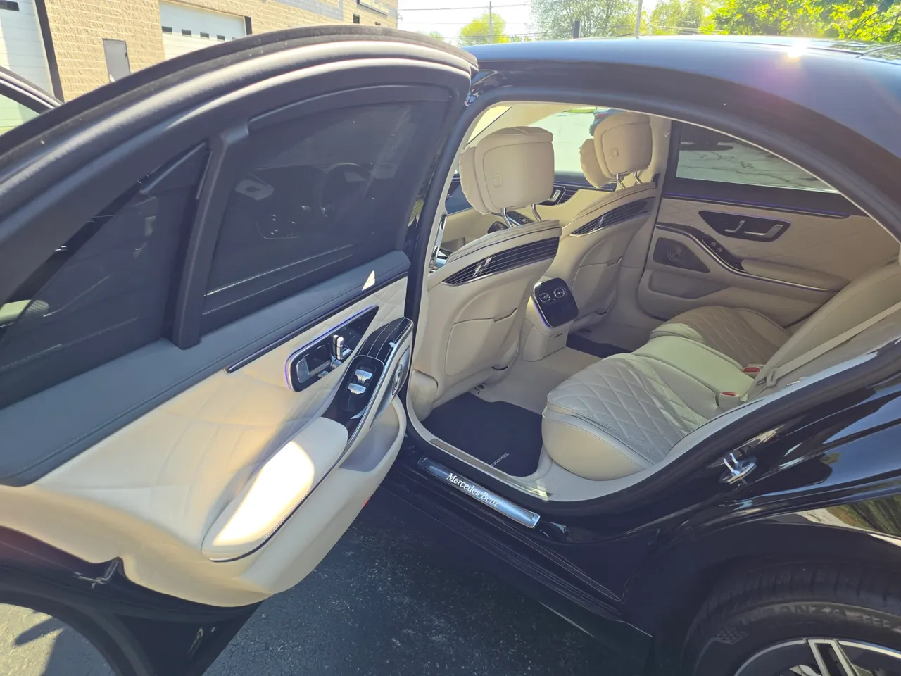 Black 2027 Mercedes-Benz S580 4 Passenger Sedan, photo 5 for sedan rental