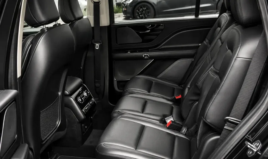 Black Lincoln Aviator SUV for airport transfers Black Lincoln Aviator SUV for airport transfers