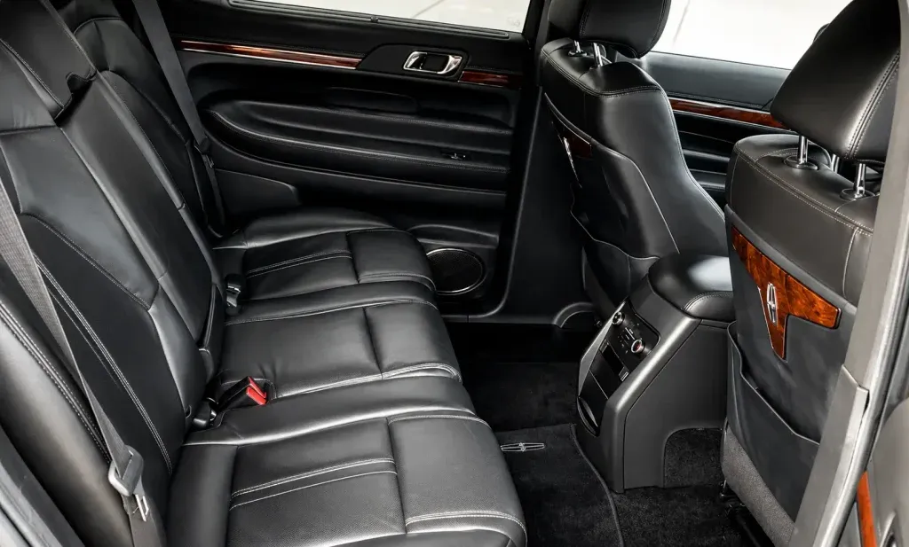 4 Passenger Black Lincoln MKT for airport transfers 4 Passenger Black Lincoln MKT for airport transfers