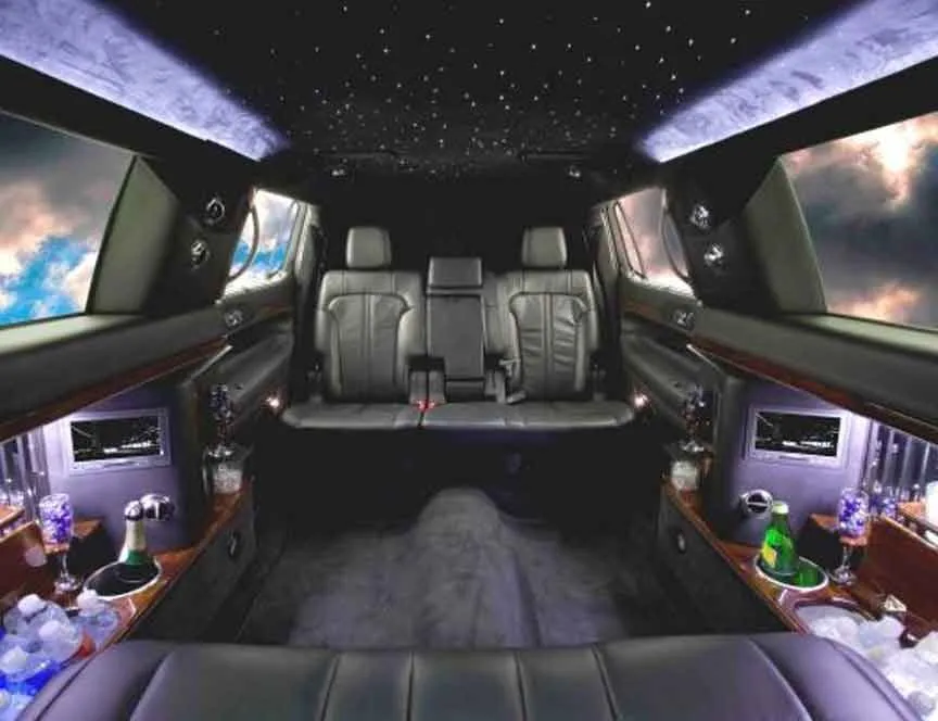 6 Passenger Limousine for limo rental in Seattle, WA 6 Passenger Limousine for limo rental in Seattle, WA