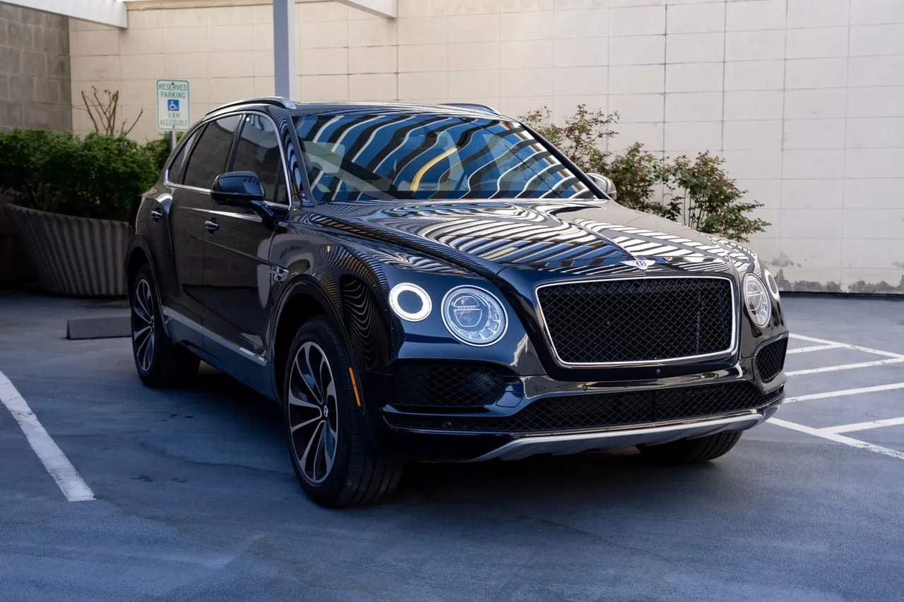 Black Bentley Bentayga, photo 4 for airport transfers Black Bentley Bentayga, photo 4 for airport transfers