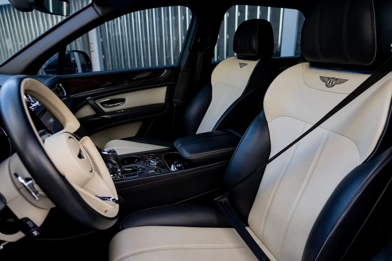 Black Bentley Bentayga, photo 8 for exotic car rental in Houston, TX Black Bentley Bentayga, photo 8 for exotic car rental in Houston, TX