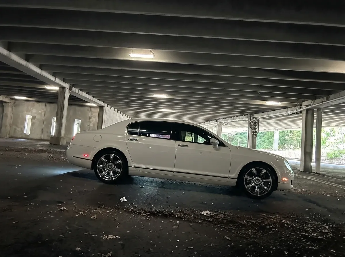 White Bentley Continental Flying Spur, photo 5 for sedan rental White Bentley Continental Flying Spur, photo 5 for sedan rental
