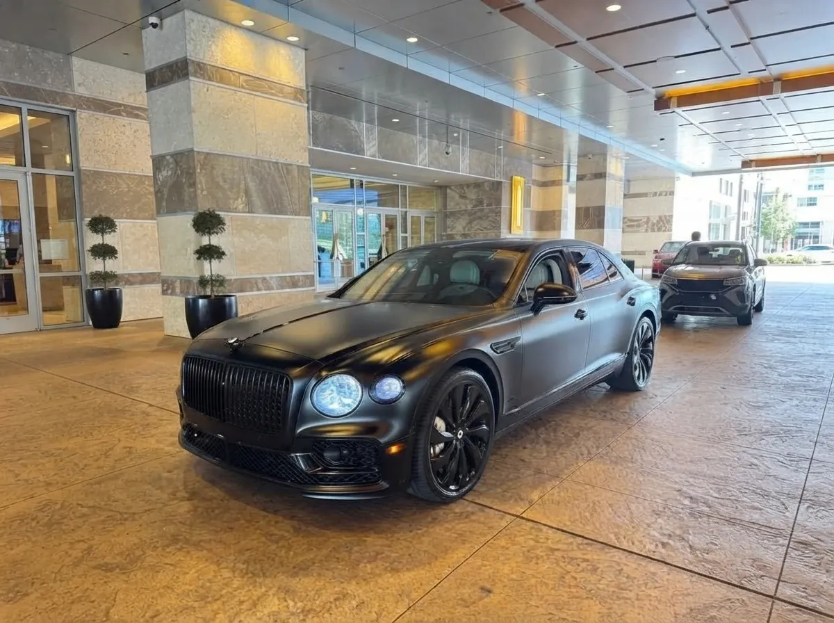 Black Bentley Mulsanne for wedding car rental