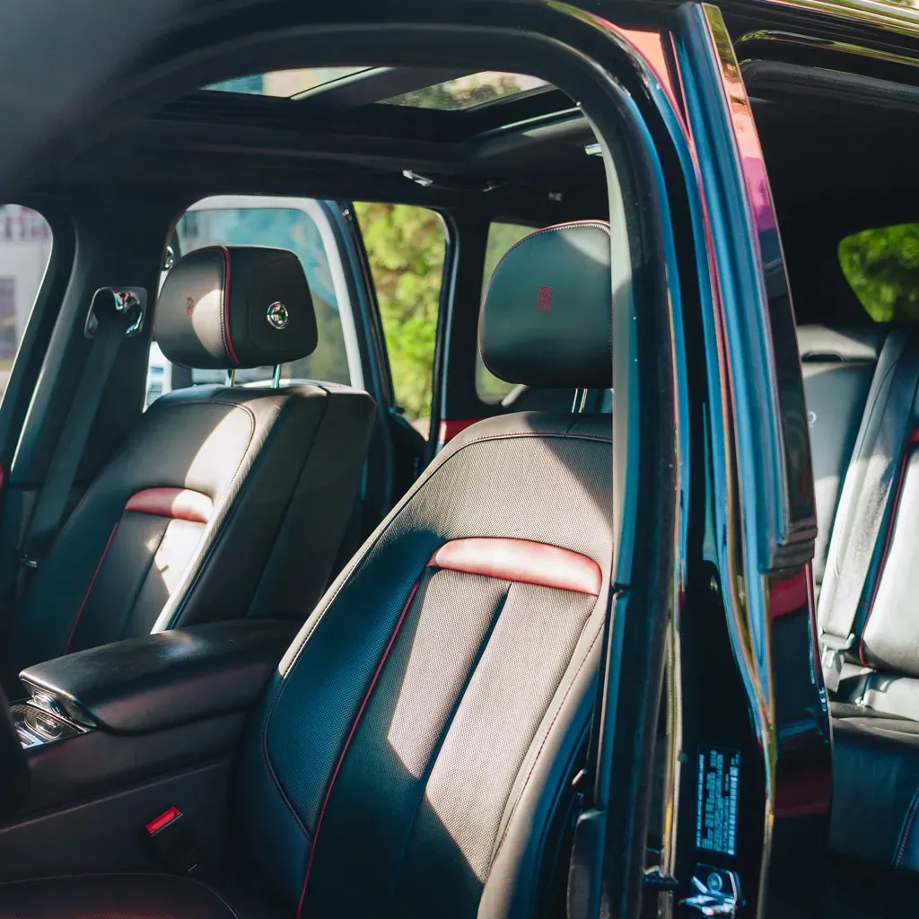 Black Badge Rolls-Royce Cullinan Diamond Xirralic, photo 5 for airport transfers Black Badge Rolls-Royce Cullinan Diamond Xirralic, photo 5 for airport transfers