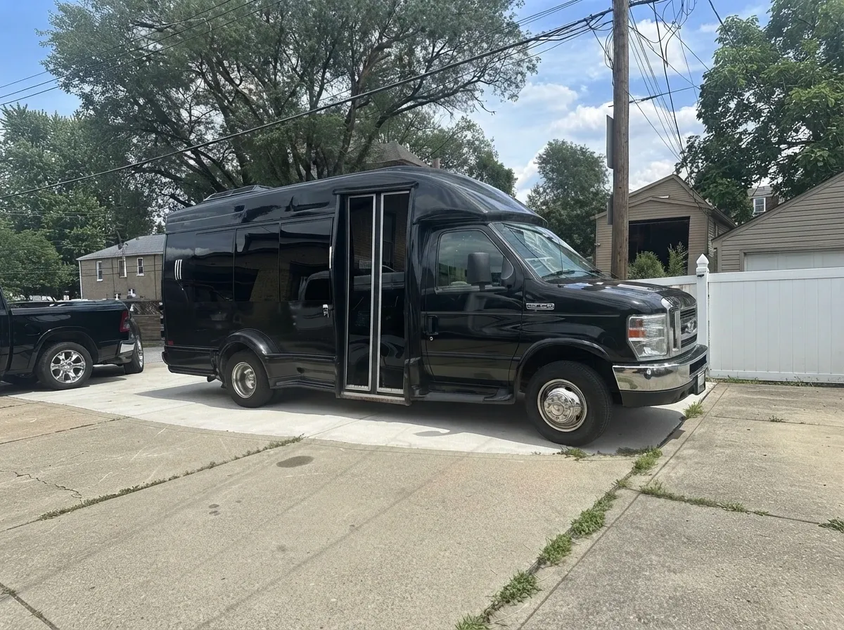 Black Bus for minibus rental Black Bus for minibus rental