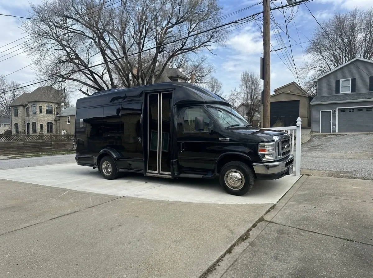 Black Bus, photo 4 for minibus rental Black Bus, photo 4 for minibus rental