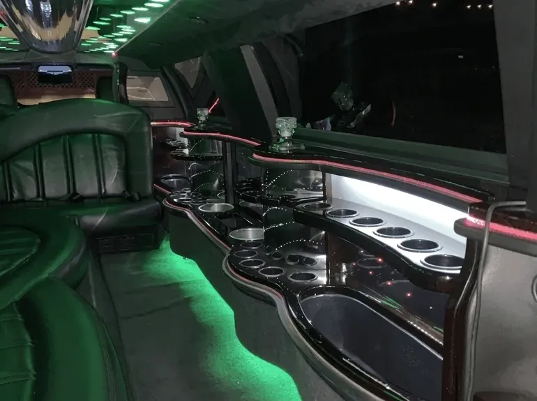 White Black Chrysler Limousine for limo rental White Black Chrysler Limousine for limo rental