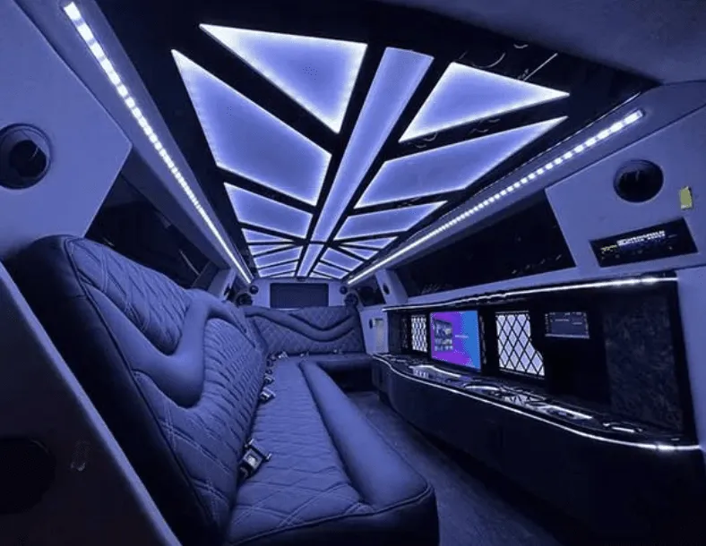White C300 Limousine, photo 2 for limo rental White C300 Limousine, photo 2 for limo rental