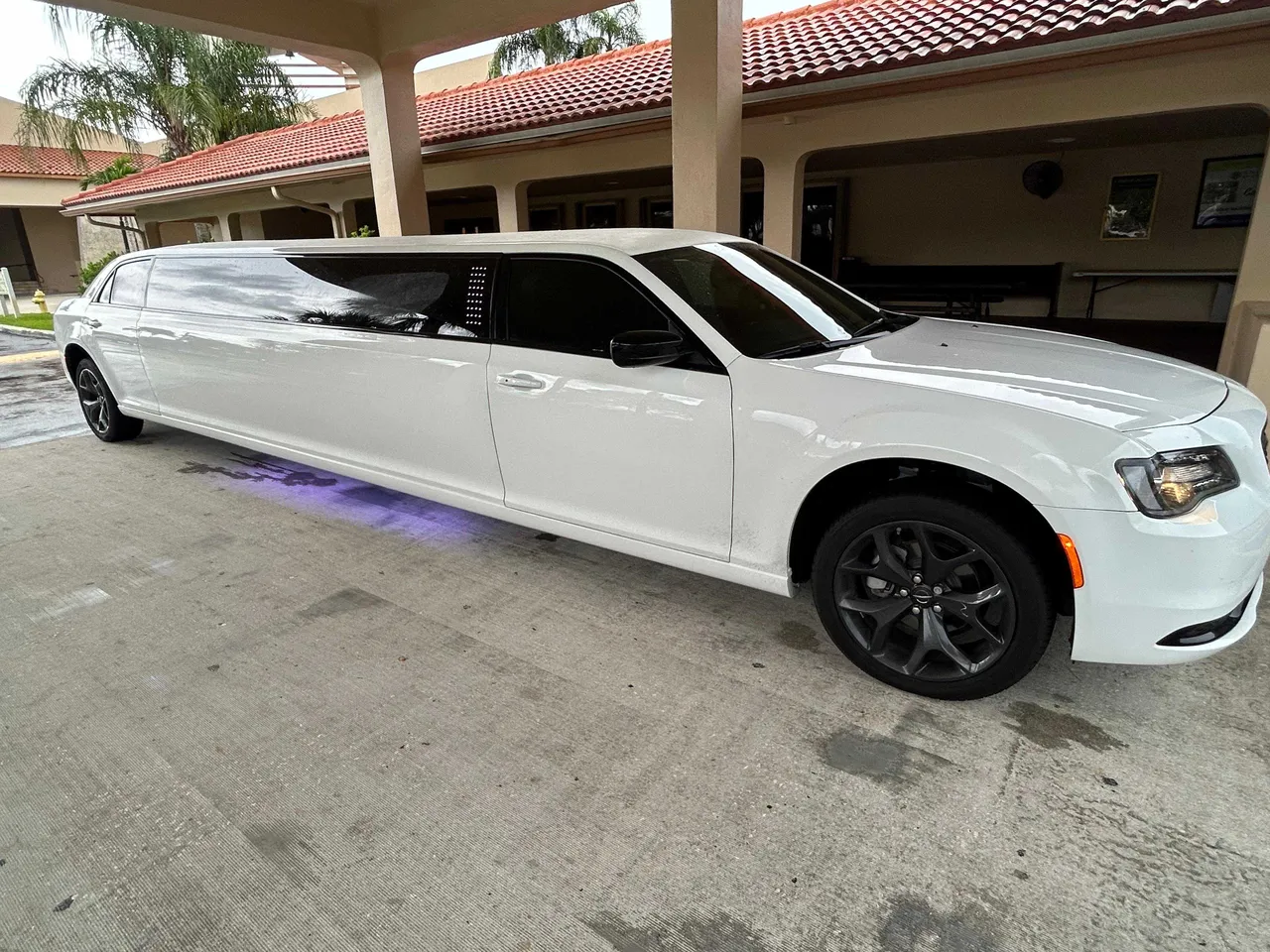 Black C300 Limousine for limo rental in Bonita Springs, FL