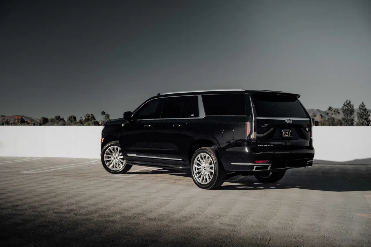 Black Cadillac Escalade with running boards for airport transfers Black Cadillac Escalade with running boards for airport transfers