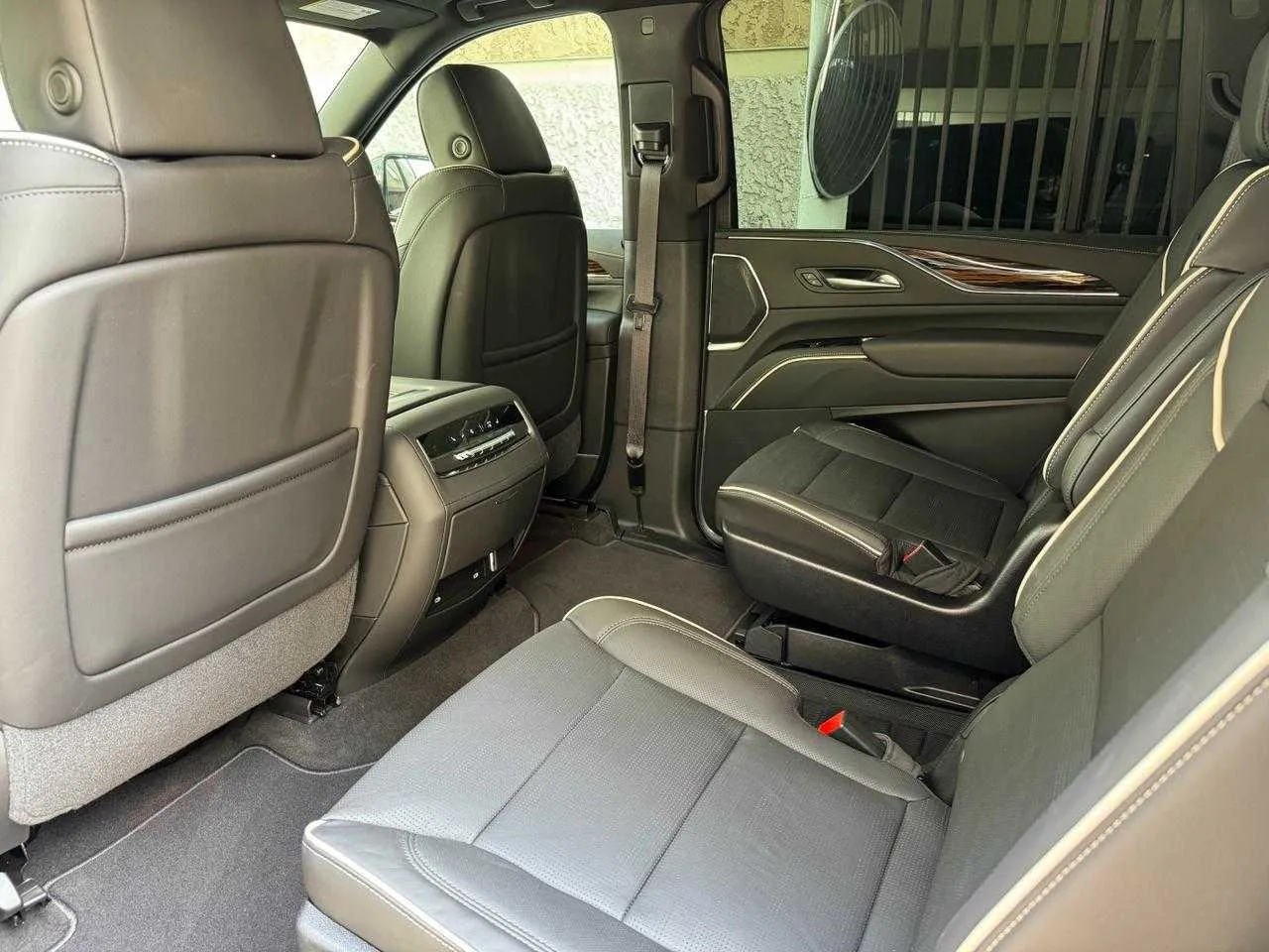 Cadillac Escalade interior with captain's chairs, photo 5 for airport transfers in Malibu, CA