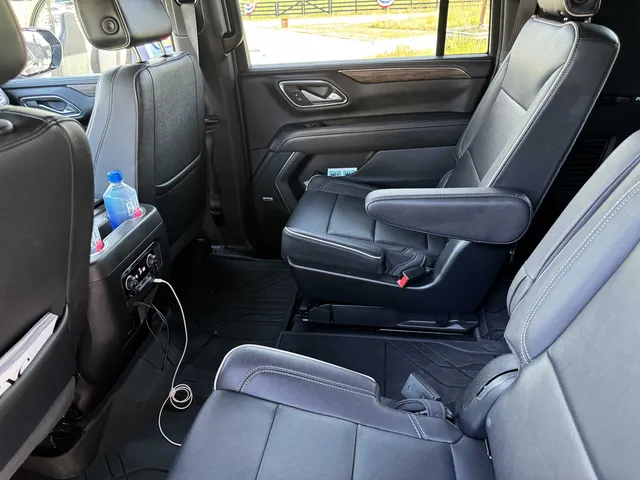 Cadillac Escalade '25 interior with captain's chairs, photo 5 for cadillac escalade limo in Nashville, TN