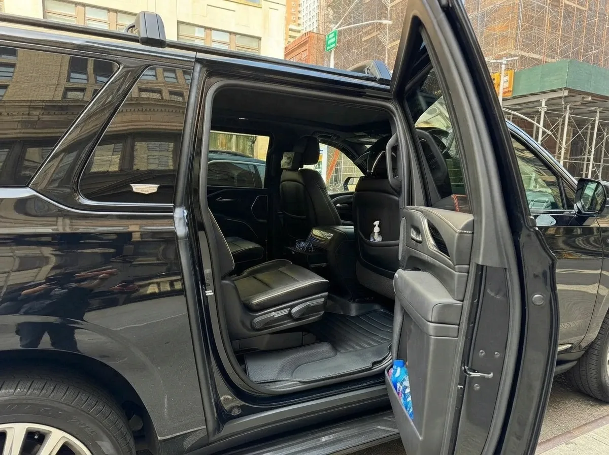Black Cadillac Escalade, photo 2 for airport transfers Black Cadillac Escalade, photo 2 for airport transfers