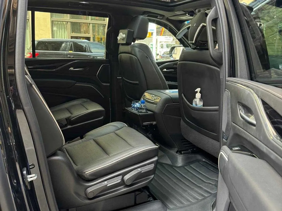 Black Cadillac Escalade, photo 4 for airport transfers Black Cadillac Escalade, photo 4 for airport transfers