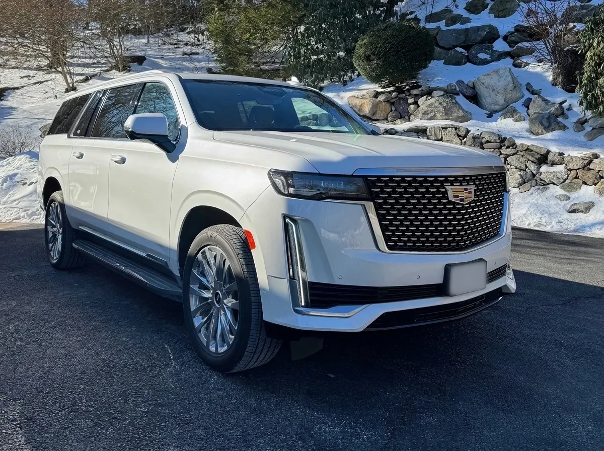 White Cadillac Escalade for airport transfers White Cadillac Escalade for airport transfers