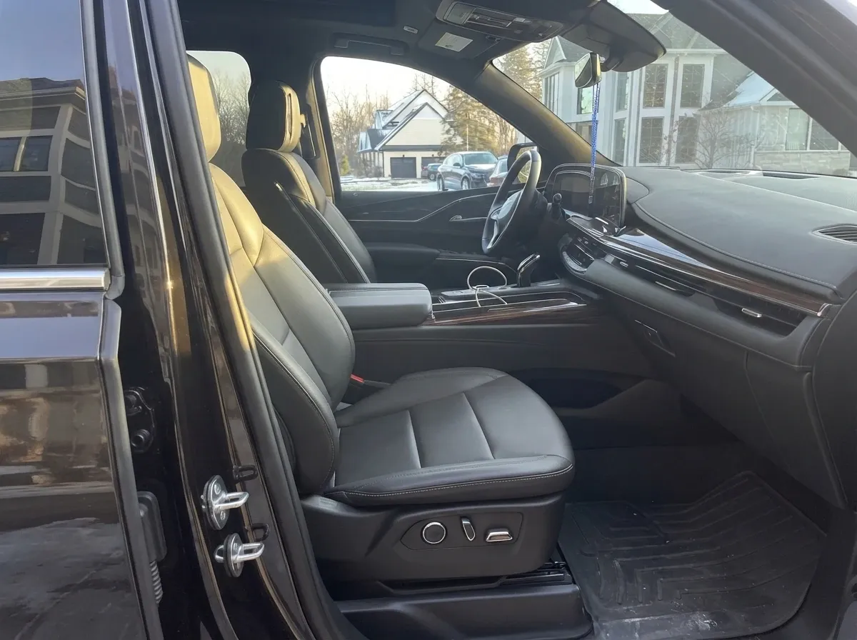 Black Cadillac Escalade, photo 6 for airport transfers Black Cadillac Escalade, photo 6 for airport transfers