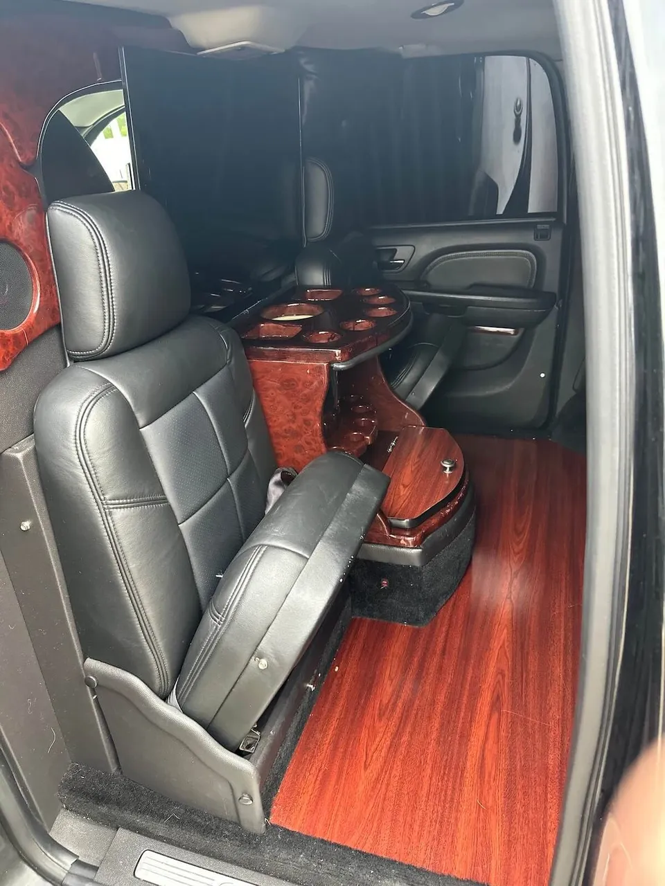 Cadillac Escalade CEO SUV, photo 2 for airport transfers