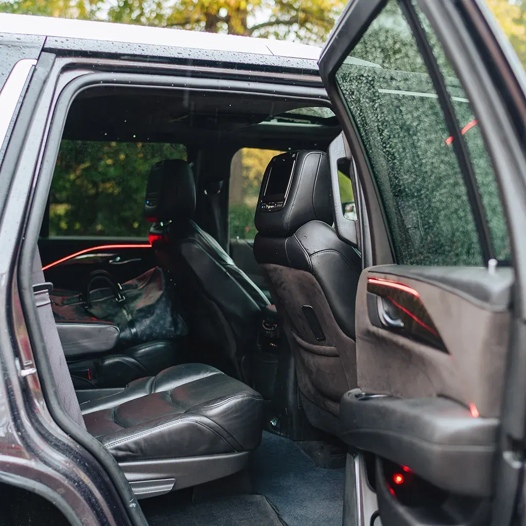 White Cadillac Escalade Platinum Starlight Roof, photo 3 for airport transfers White Cadillac Escalade Platinum Starlight Roof, photo 3 for airport transfers