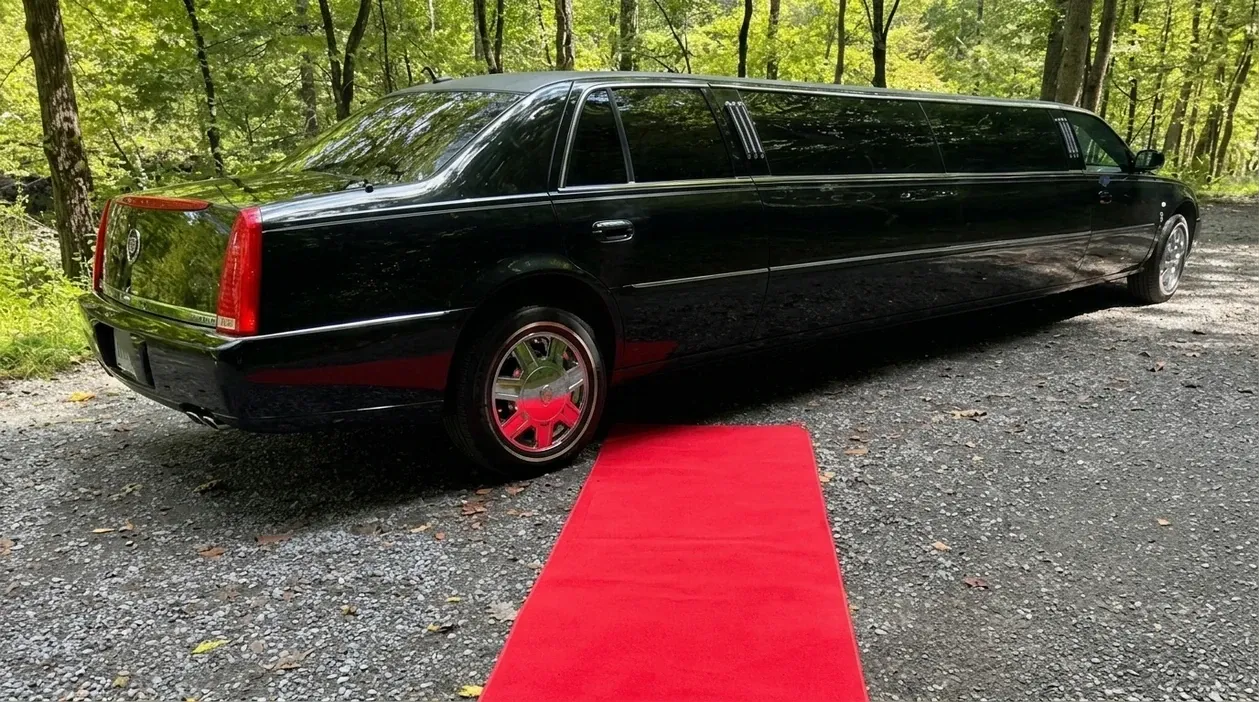 Cadillac Stretch Limousine for limo rental in Sevierville, TN Cadillac Stretch Limousine for limo rental in Sevierville, TN